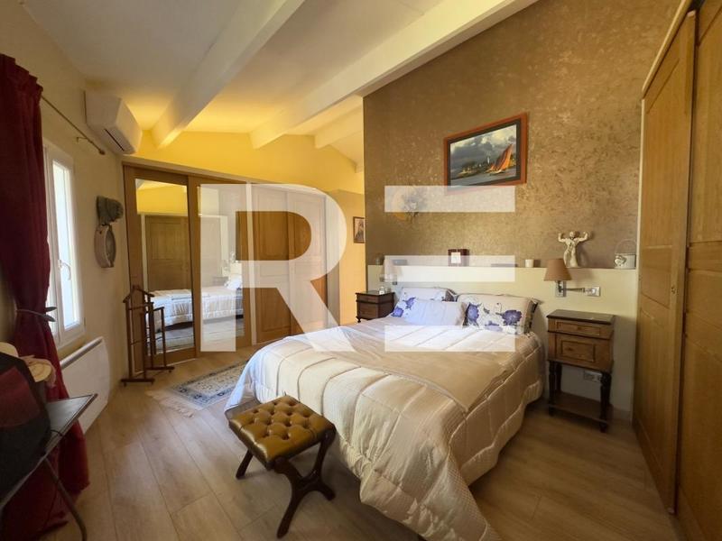 Villa - 188 m² - 9 pièces