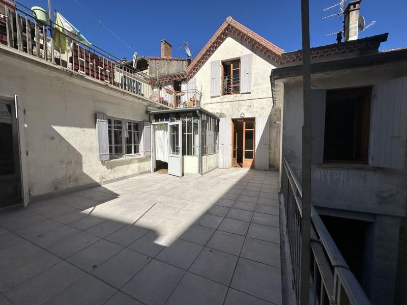 Maison - 165 m² - 8 pièces