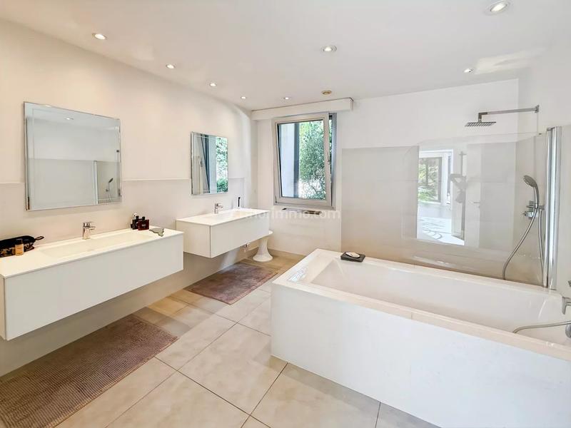 Maison - 312 m² - 7 pièces