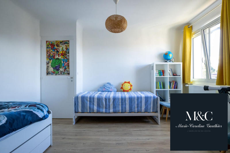 Maison traditionnelle - 223 m² - 7 pièces