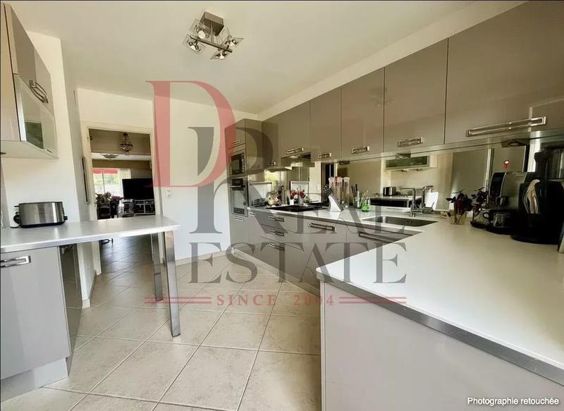 Appartement - 93 m² - 4 pièces