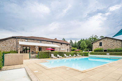 Maison - 1 791 m² - 39 pièces