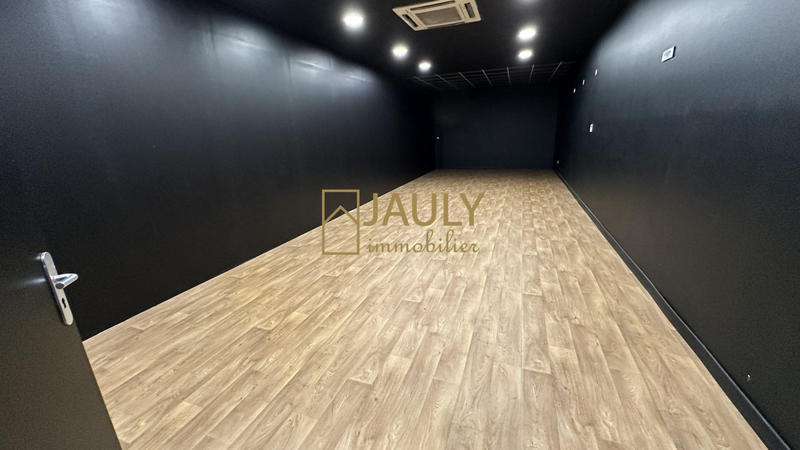 Local commercial - 2 800 m²