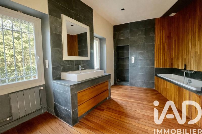 Maison - 411 m² - 11 pièces