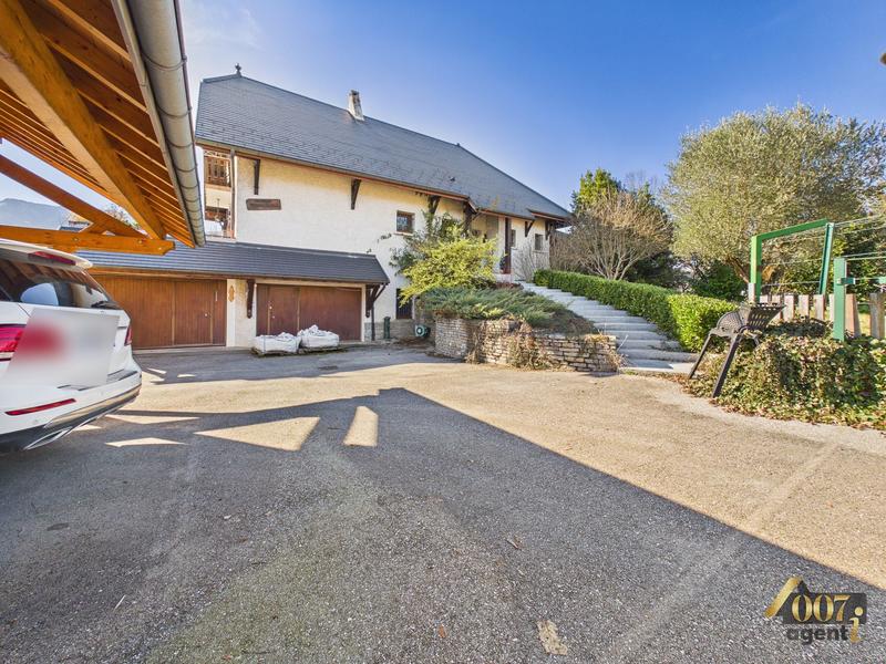 Maison - 237 m² - 7 pièces