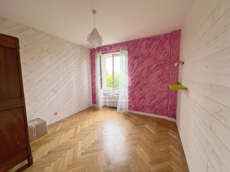 Maison - 216 m² - 9 pièces