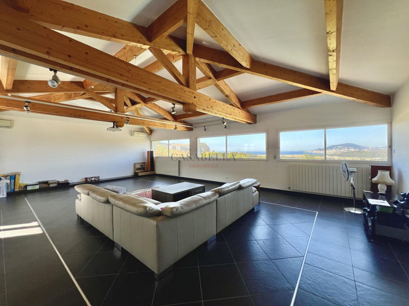 Villa - 273 m² - 6 pièces