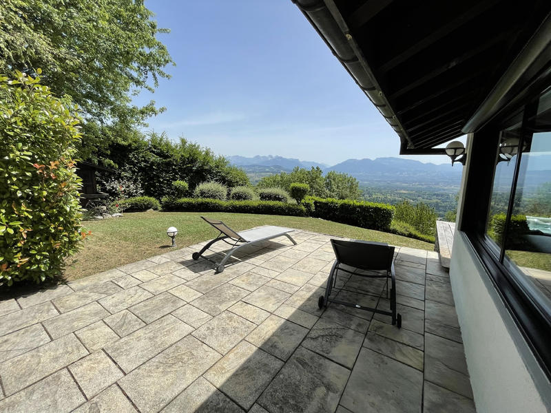 Maison - 228 m² - 7 pièces