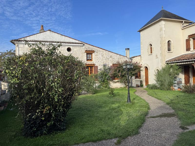 Maison ancienne - 228 m² - 7 pièces
