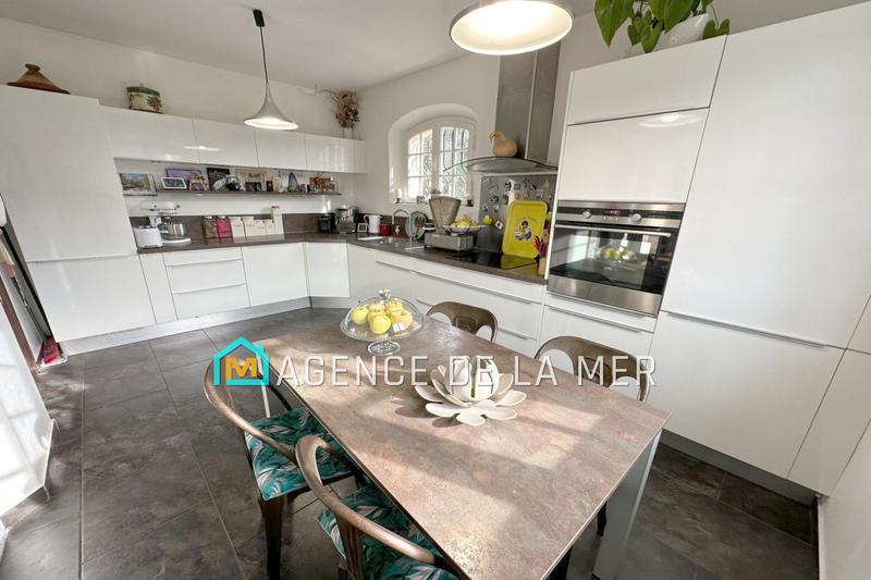 Maison - 210 m² - 6 pièces