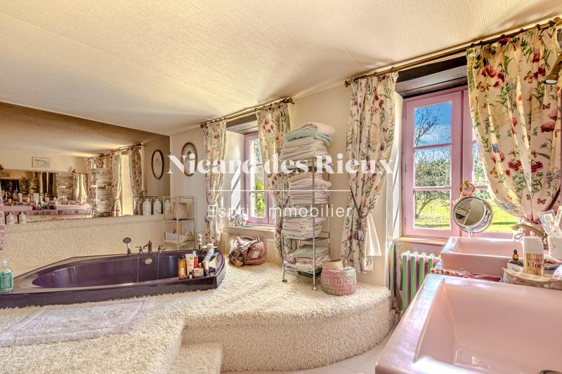 Maison - 317 m² - 11 pièces