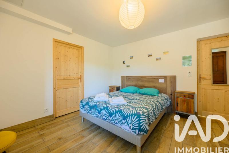 Maison - 290 m² - 9 pièces