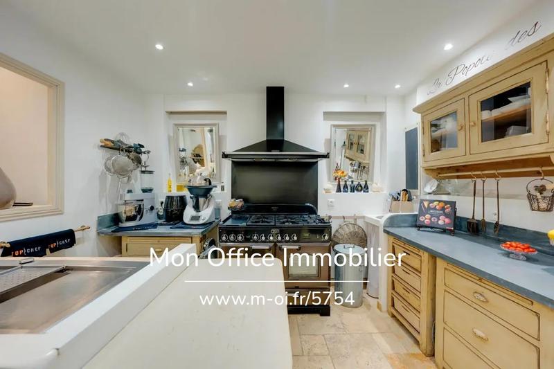 Demeure - 300 m² - 9 pièces