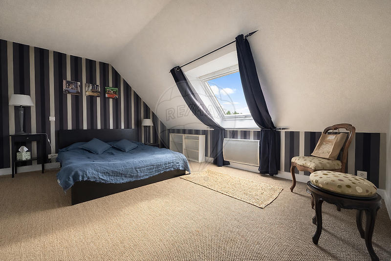 Propriété - 240 m² - 10 pièces