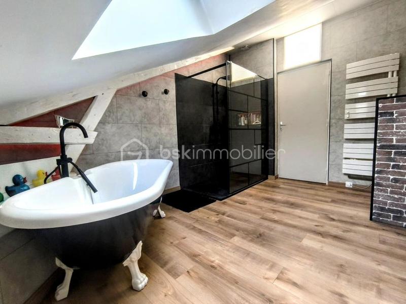 Loft - 245 m² - 5 pièces