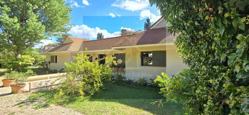 Propriété - 227 m² - 8 pièces