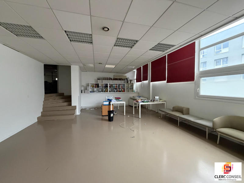 Bureau - 548 m²