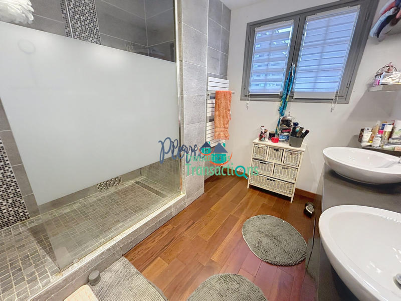 Maison - 236 m² - 7 pièces