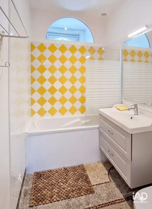 Maison - 224 m² - 8 pièces