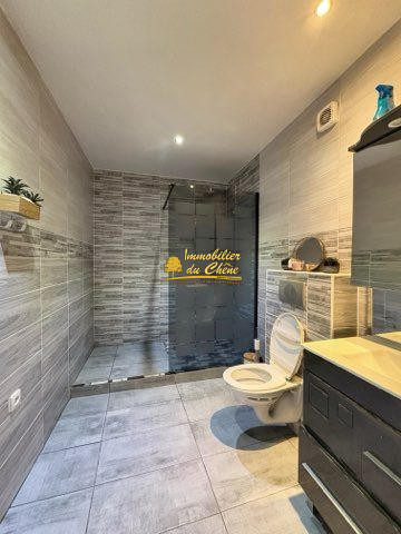 Maison - 200 m² - 8 pièces