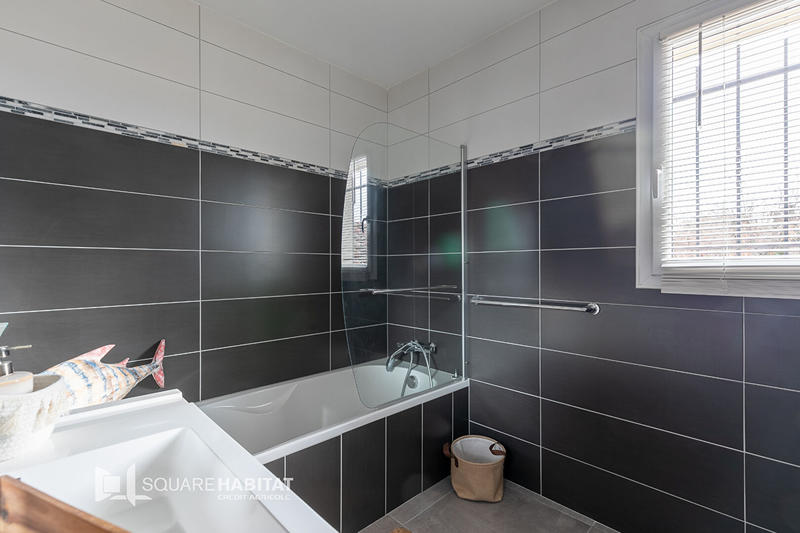 Maison - 137 m² - 6 pièces