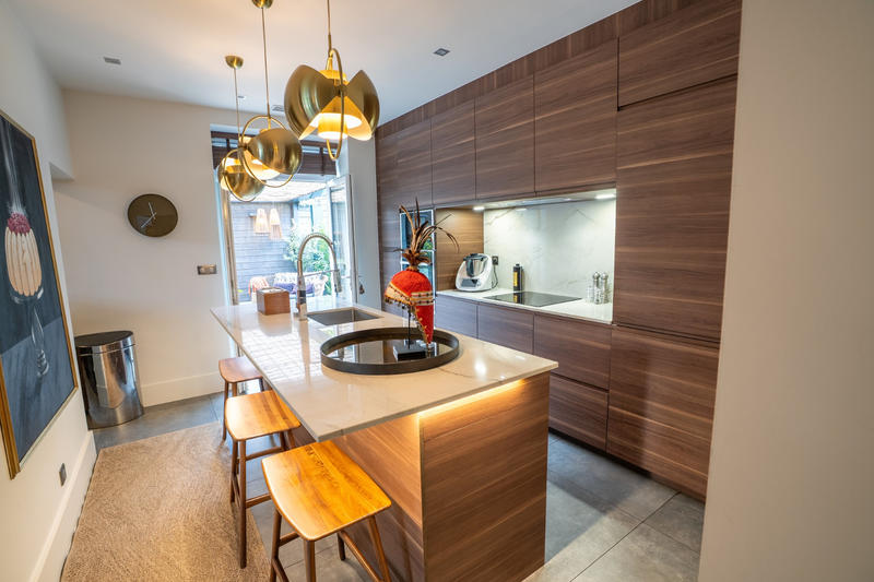 Maison - 260 m² - 10 pièces