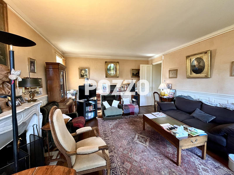 Maison - 250 m² - 12 pièces