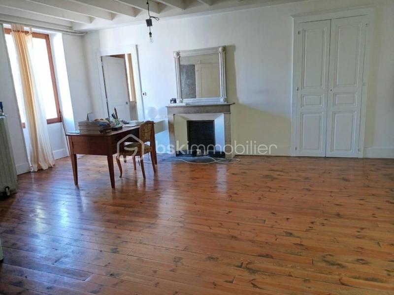 Maison de village - 303 m² - 11 pièces