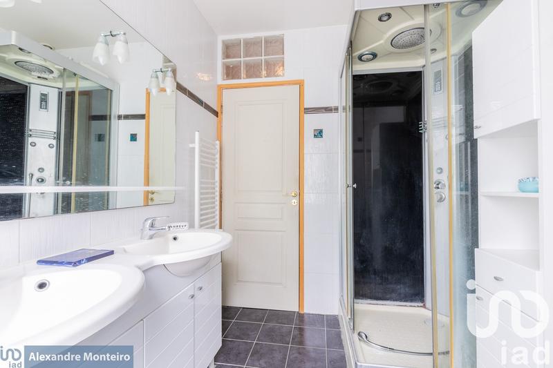 Maison - 180 m² - 8 pièces