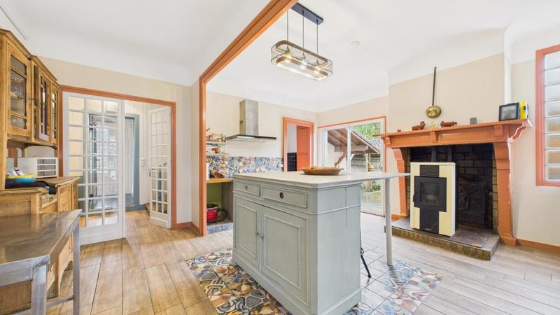 Maison - 256 m² - 9 pièces