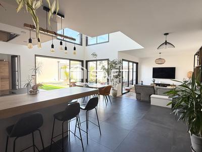 Maison - 163 m² - 5 pièces