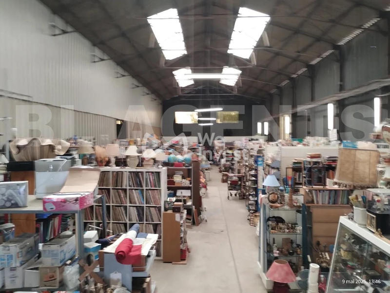 Local commercial - 1 200 m²