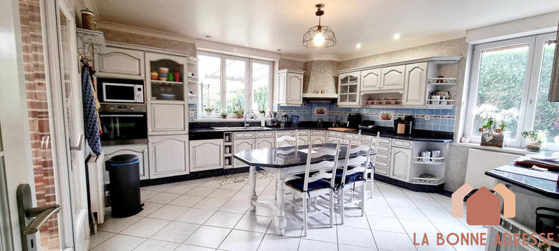 Villa - 220 m² - 6 pièces