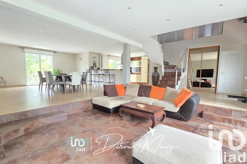 Maison - 195 m² - 8 pièces