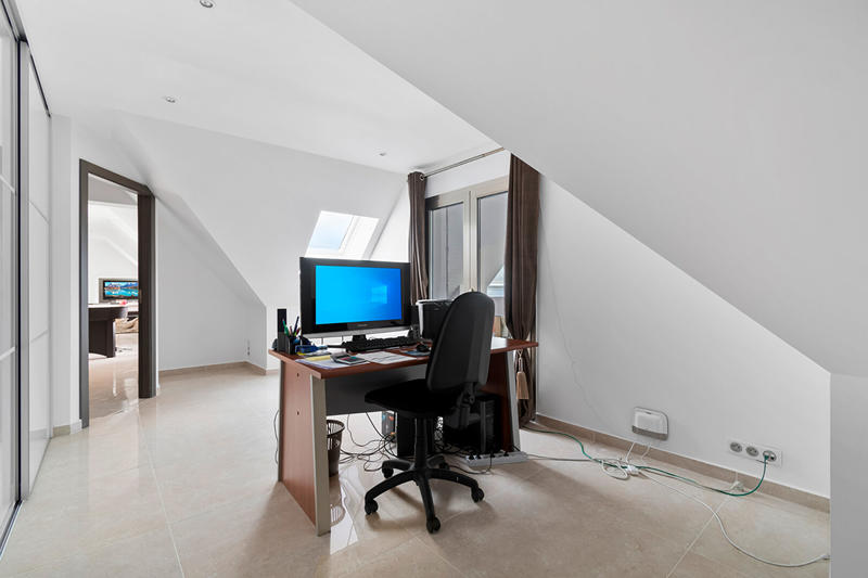 Villa - 471 m² - 15 pièces