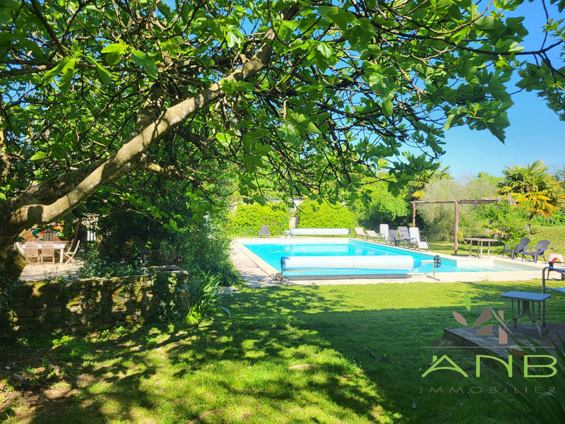 Maison - 254 m² - 10 pièces