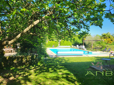 Maison - 254 m² - 10 pièces