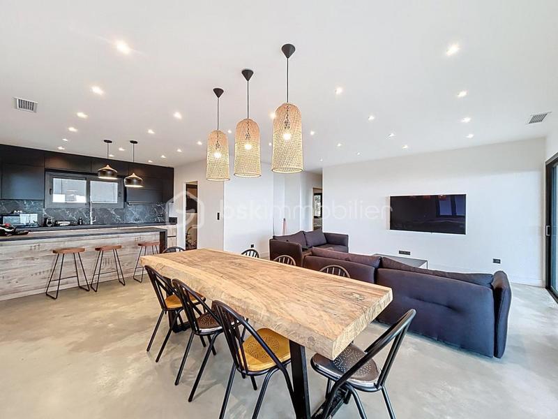 Maison - 172 m² - 9 pièces