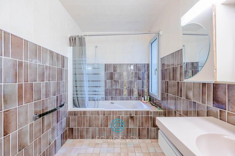 Maison - 200 m² - 6 pièces