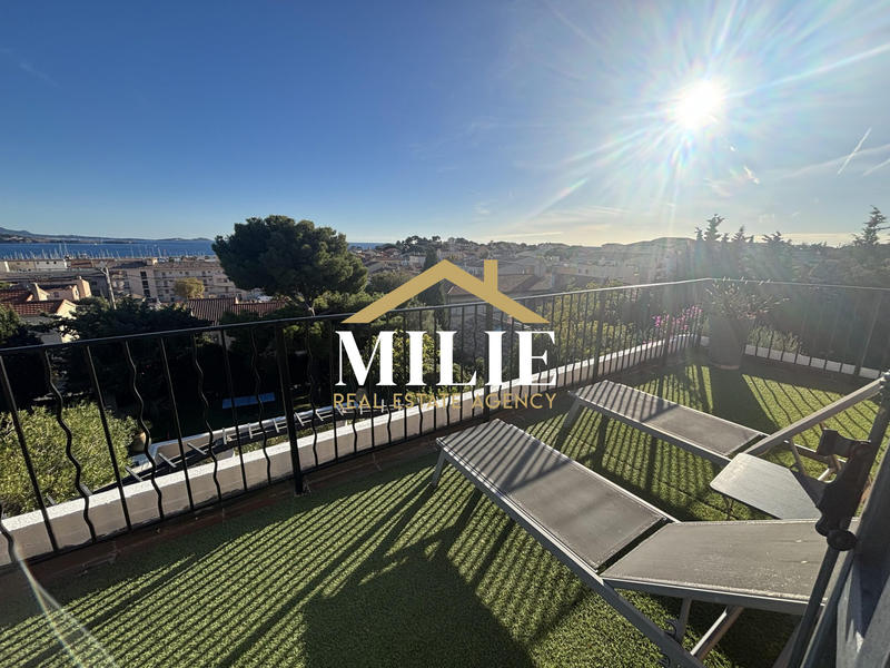 Villa - 245 m² - 7 pièces