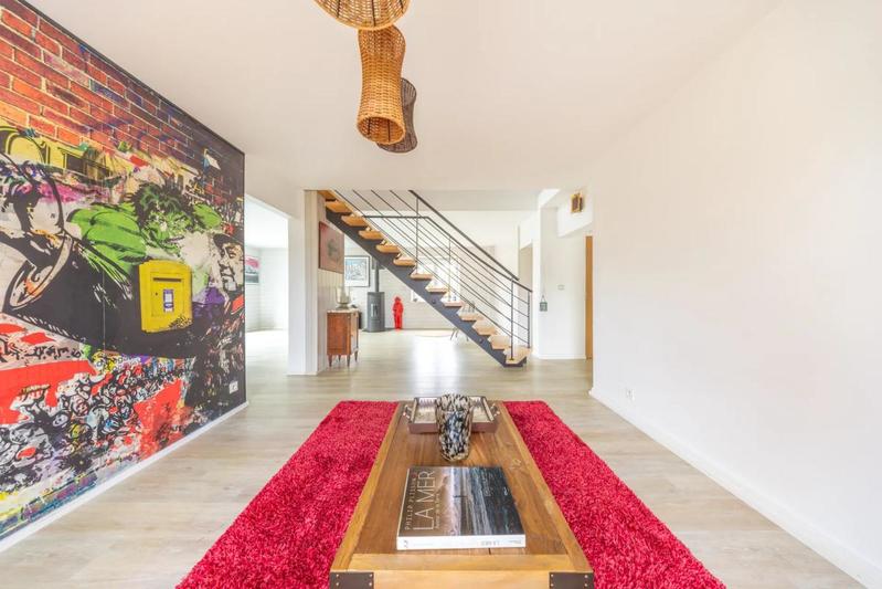 Maison - 250 m² - 8 pièces