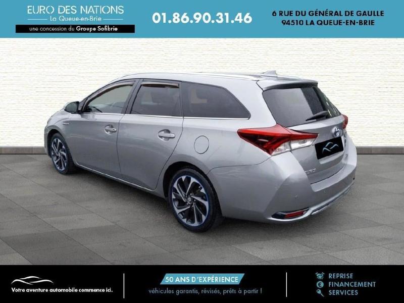 Toyota Auris Touring Sports Hybride 136h Design