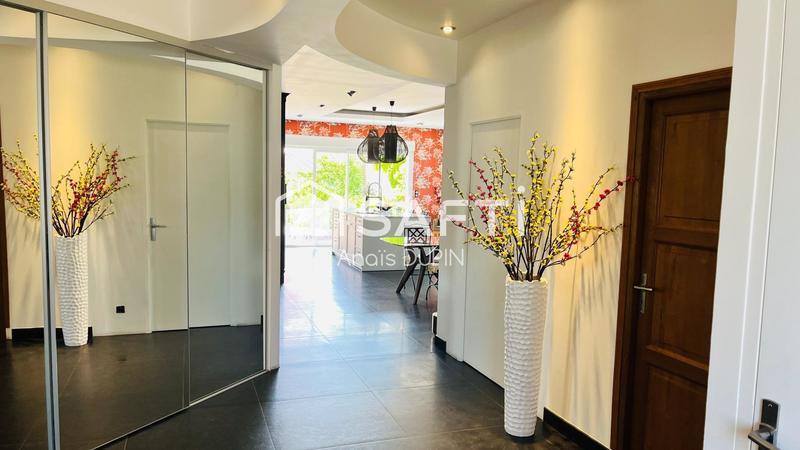 Maison - 213 m² - 6 pièces