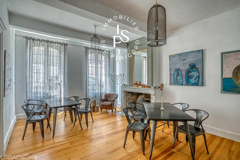 Demeure - 384 m² - 11 pièces