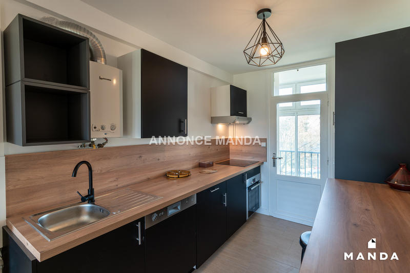 Chambre - 11 m² - 5 pièces