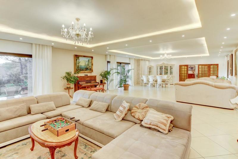 Propriété - 659 m² - 8 pièces