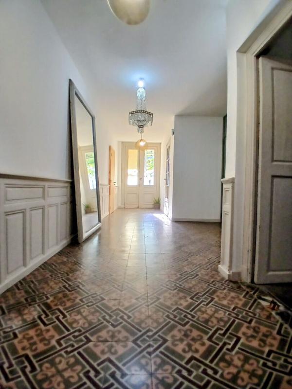 Maison - 350 m² - 9 pièces