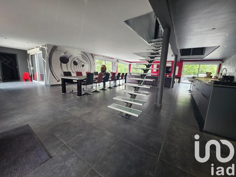 Maison - 330 m² - 10 pièces