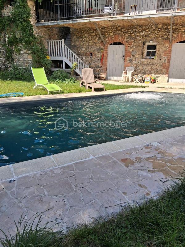 Demeure - 252 m² - 11 pièces