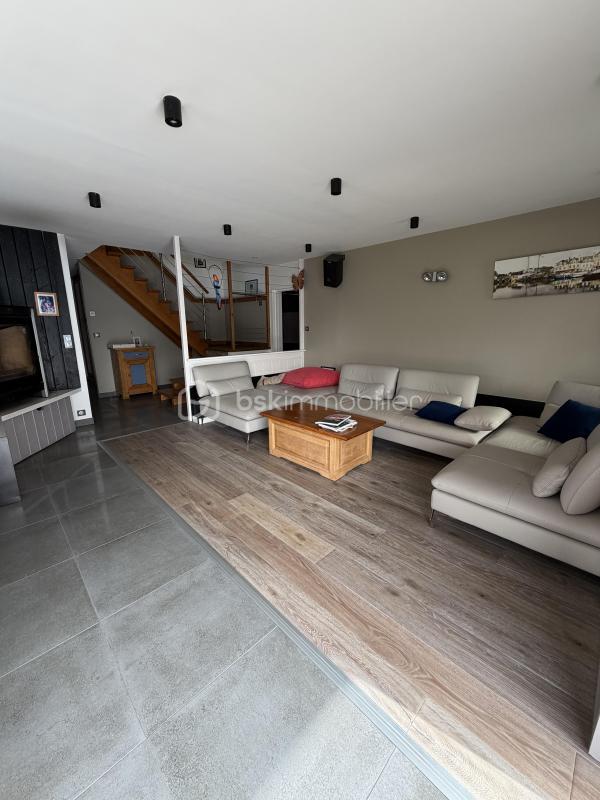 Maison - 270 m² - 10 pièces